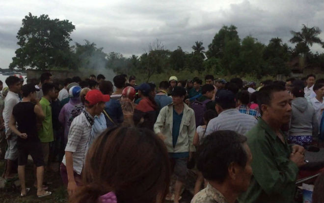 'Người nhái' nhiều giờ lặn sông tìm thi thể 2 nữ sinh đuối nước thương tâm Ảnh 2