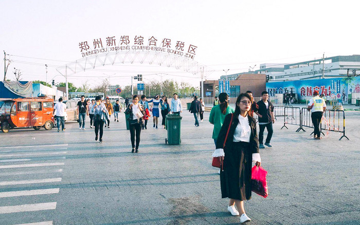 Đột nhập 'thành phố iPhone' nơi 500.000 chiếc iPhone ra đời mỗi ngày Ảnh 2