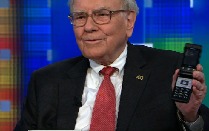 Tim Cook hỏi vì sao Warren Buffet không dùng iPhone, câu trả lời khiến ai nấy đều bất ngờ Ảnh 2