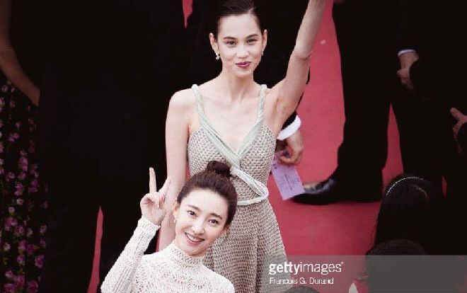 Thảm đỏ Cannes: Câu giờ 6 phút thì đã là gì, ‘bạn gái tin đồn’của Lâm Canh Tân và G-Dragon đã lập kỷ lục mới Ảnh 2