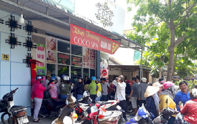 Nhân viên bàng hoàng phát hiện chủ chết trong tư thế ngồi tại nhà bếp Ảnh 2