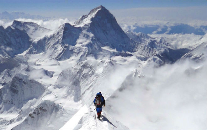 Cái chết trên đỉnh Everest và sự vô cảm đáng sợ của những người leo núi Ảnh 2