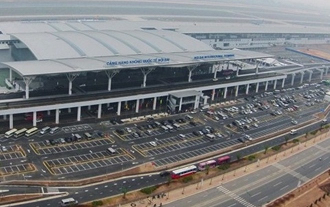 Xôn xao clip đánh ghen tại phòng chờ sân bay Nội Bài Ảnh 2