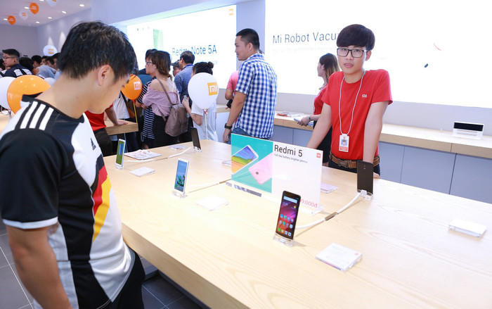 Mi Store đầu tiên tại Hà Nội của Xiaomi mở cửa đón khách Ảnh 2