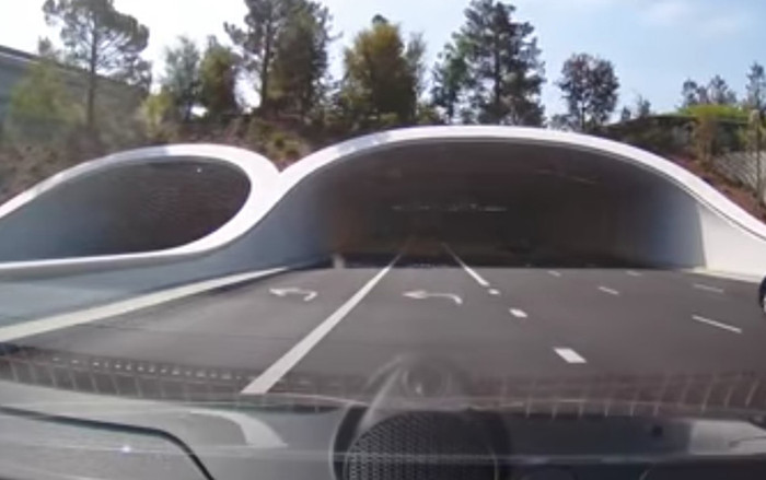 Cận cảnh hầm để xe sang chảnh tại trụ sở 5 tỷ USD của Apple Ảnh 2