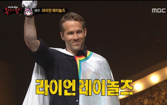 Màn lột mặt nạ sốc nhất lịch sử show hát giấu mặt: Siêu anh hùng Deadpool! Ảnh 2