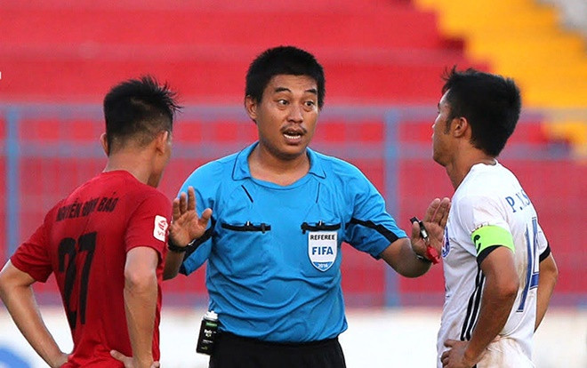 Trọng tài FIFA bị 'tố' thiên vị đội của bầu Hiển cầm còi trận Hà Nội - HAGL Ảnh 2