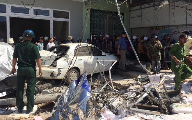 Xe tải tông hàng loạt xe trên quốc lộ 20, 5 người chết Ảnh 2