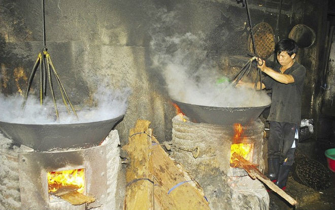 Vui buồn những phận người 'hấp' đời mình trong lò cá Ảnh 2