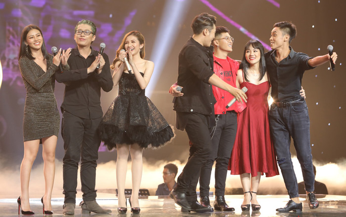 Khoảnh khắc Sing My Song 2018: Team Hồ Hoài Anh ôm chặt, hô to tên Andiez trong phòng chờ Ảnh 2