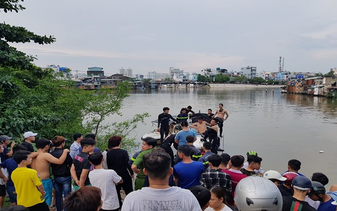 Người nhà bé trai gào thảm thiết khi nghe tin con 8 tuổi đuối nước Ảnh 2