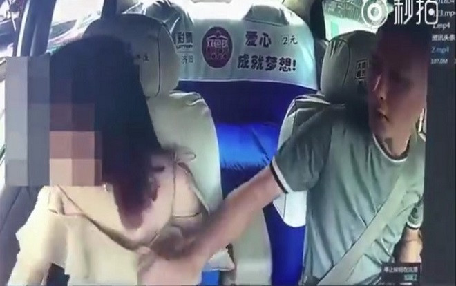 Kéo cổ áo chọc ghẹo nữ hành khách, tài xế taxi nhận kết đắng Ảnh 2