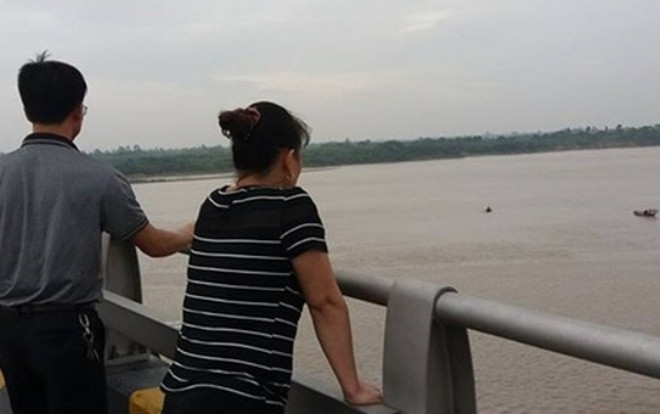 Sợ bị đưa vào bệnh viện tâm thần, con gái cầm dao chém chết mẹ rồi nhảy sông tự tử Ảnh 2