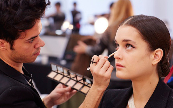 Đừng bỏ lỡ 9 sản phẩm phấn phủ giá rẻ chuyên gia trang điểm tin dùng trong mùa hè Ảnh 2