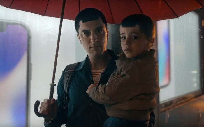 Samsung 'chọc quê' iPhone trong quảng cáo mới nhất khiến nhiều iFan nóng mặt Ảnh 2