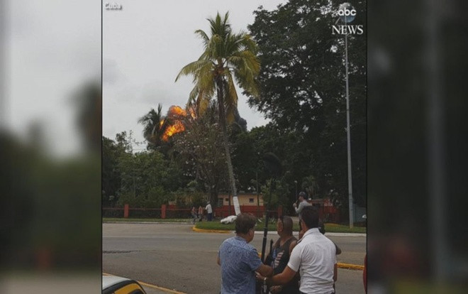 Khoảnh khắc máy bay Cuba lao xuống đất nổ tung Ảnh 2