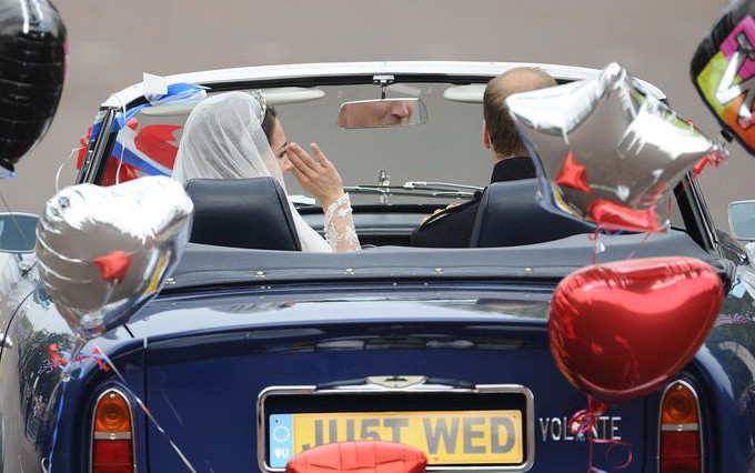 Dàn 'xế hộp' sang trọng đẹp ngất ngây của Hoàng gia Anh Ảnh 2