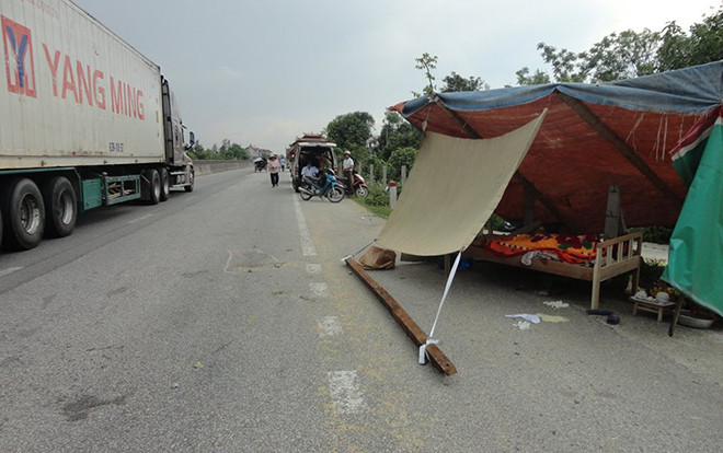 Phơi lúa trên quốc lộ 1A, người phụ nữ bị tông tử vong Ảnh 2