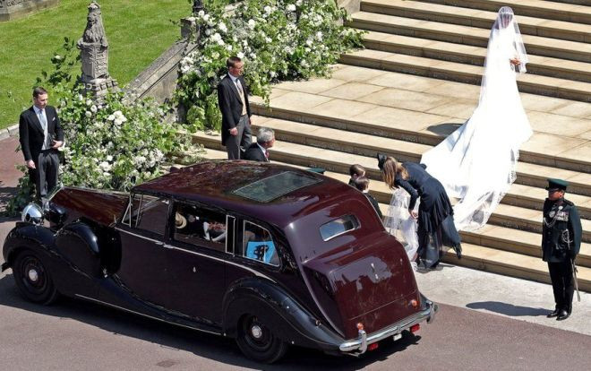 Dàn siêu xe khủng trong đám cưới của Hoàng tử Harry và Công nương Meghan Markle Ảnh 2