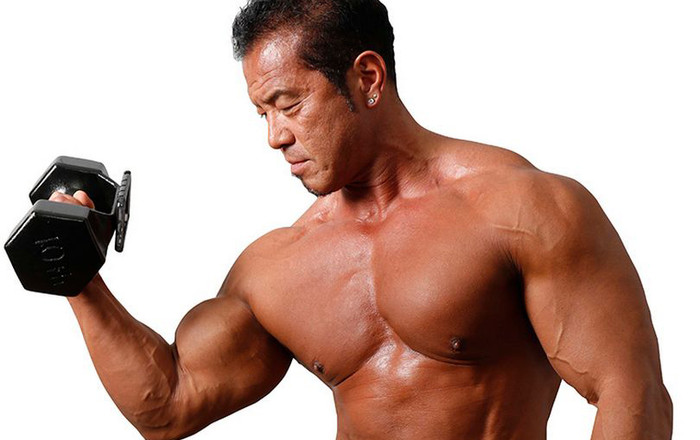 Ốp lưng iPhone nặng 10 kg giúp vừa nhắn tin vừa tập thể hình chứng tỏ Nhật… thật là ảo Ảnh 2