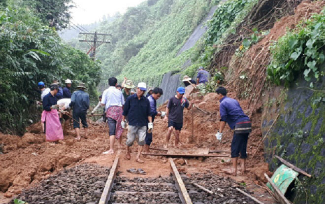Khối trượt lớn trên sườn đèo Hải Vân đang dịch chuyển Ảnh 2