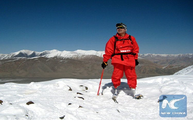 Người đàn ông cụt 2 chân chinh phục đỉnh Everest ở tuổi 69 Ảnh 2