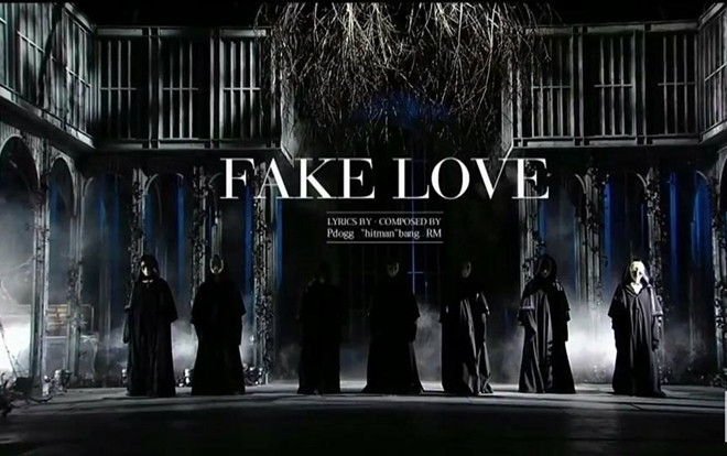 Sân khấu quá 'vi diệu' của BTS tại Hàn khiến fan thốt lên: 'BBMAs nhìn đây mà học tập!' Ảnh 2