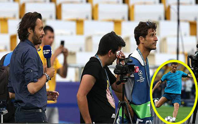 Cris Ronaldo đá 'vỡ mặt', chảy máu mắt phóng viên Ảnh 2