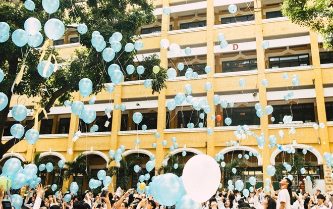 Bịn rịn ngày chia tay cuối cấp ở Sài Gòn: Lời cảm ơn và giọt nước mắt lặng thầm cho thanh xuân đẹp đẽ nhất sắp trôi qua Ảnh 2