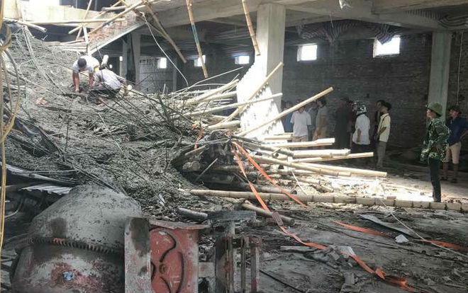 Sập giàn giáo, ít nhất 1 người tử vong, nhiều công nhân bị mắc kẹt Ảnh 2