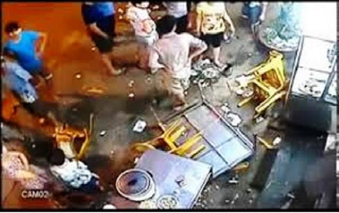 Chọc ghẹo phụ nữ, 5 người bị nhóm thanh niên cầm dao truy sát ngay tại quán nhậu Ảnh 2