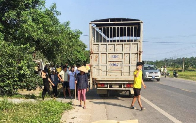 Khởi tố, tạm giam tài xế điều khiển xe tải khiến vợ chồng sản phụ tử vong Ảnh 2
