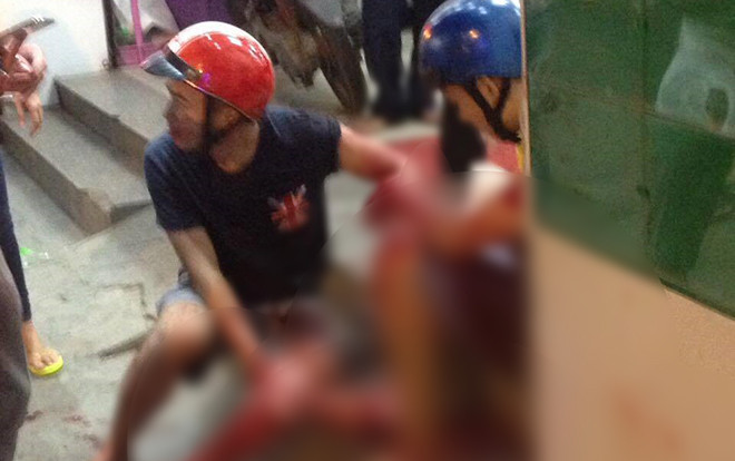 Bị truy đuổi, nhóm cướp dùng dao đâm gục 2 thanh niên trên đường phố Sài Gòn Ảnh 2