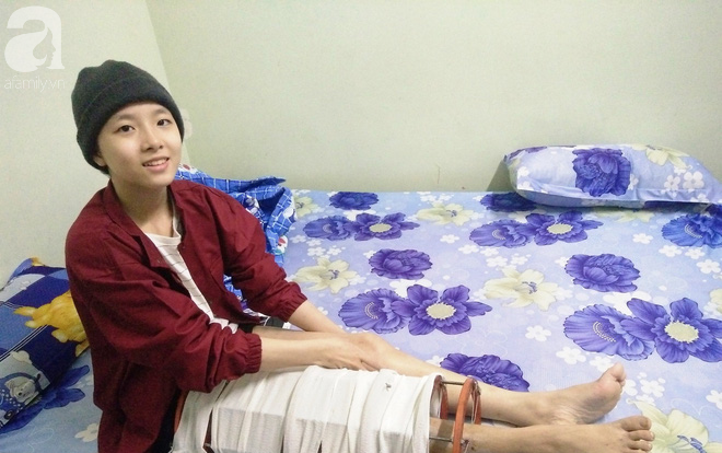 Vợ vừa mất, cha đau đớn nhìn con gái 16 tuổi xinh xắn phải cắt bỏ chân vì ung thư xương mà không đủ tiền chữa trị Ảnh 2