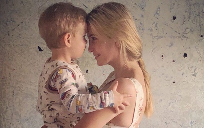 Bức ảnh Ivanka Trump bế con hứng chỉ trích dữ dội Ảnh 2