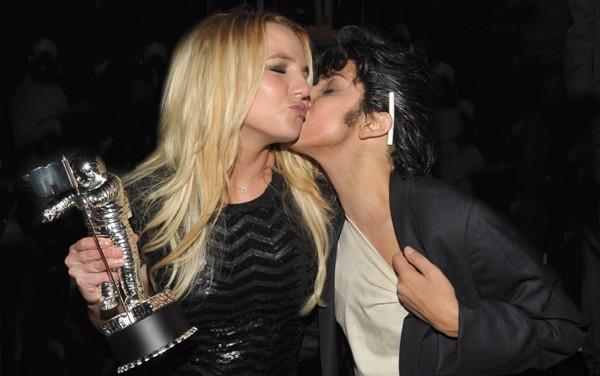 Lady Gaga cover siêu hit của Britney Spears, fan phấn khích: 'Hãy hợp tác với nhau đi' Ảnh 2