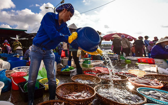 Chợ cá Bến Do nhộn nhịp lúc bình minh Ảnh 2