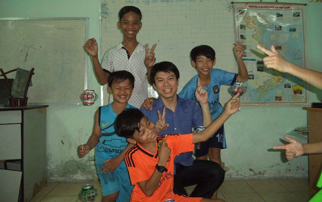 Có một lớp học ấm tình người như thế giữa Sài Gòn: Sinh viên làm gia sư miễn phí giúp trẻ em nghèo biết con chữ Ảnh 2