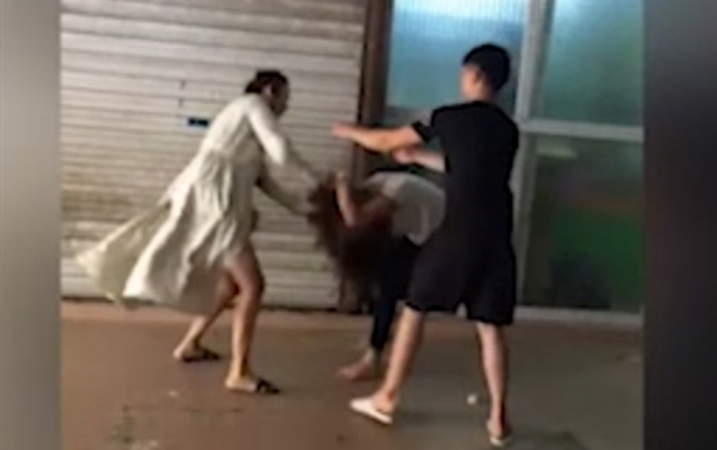 Lời khai bất ngờ của ‘vợ mới’ đánh đập dã man khiến vợ cũ phải khâu 11 mũi Ảnh 2