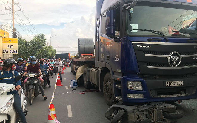 Container va chạm xe máy, bé gái 3 tuổi tử vong, thai nhi 7 tháng văng khỏi bụng mẹ Ảnh 2