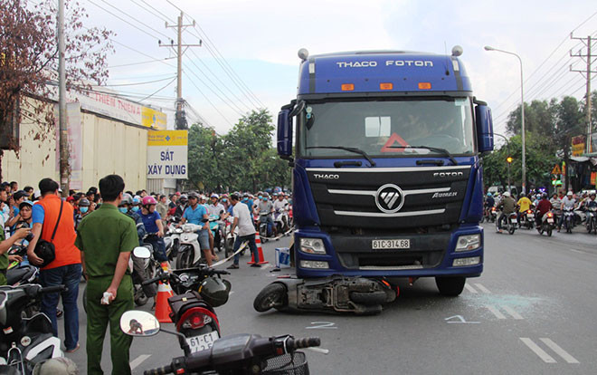 Thông tin mới nhất vụ bé gái 3 tuổi tử vong, thai nhi 7 tháng văng khỏi bụng mẹ sau va chạm với container Ảnh 2