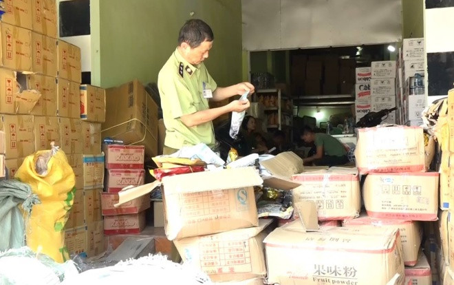 Choáng với nguyên liệu được thu mua bán lại cho các quán pha trà sữa giá chưa đến 800 đồng/cốc Ảnh 2