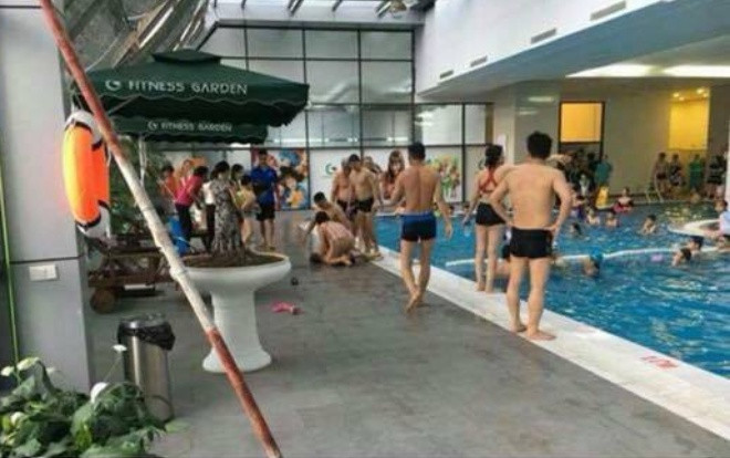 Theo mẹ đi đăng ký học bơi, bé trai 5 tuổi đuối nước thương tâm Ảnh 2