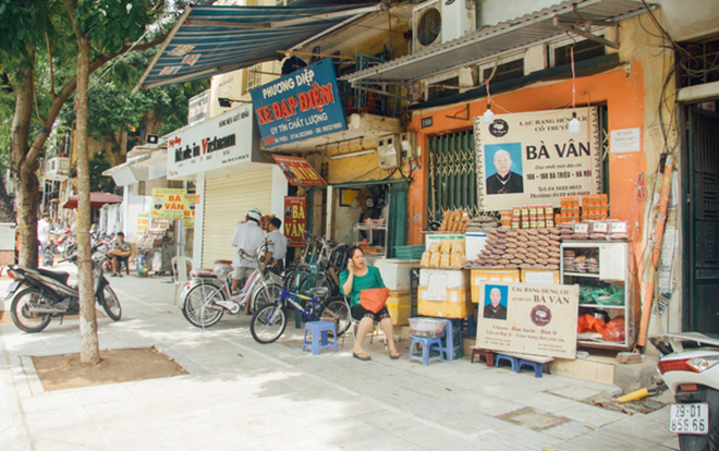 Gặp cụ Vân 'xịn' giữa ma trận 'phố lạc rang húng lìu' ở Bà Triệu: Chỉ truyền bí quyết cho đúng 3 người! Ảnh 2