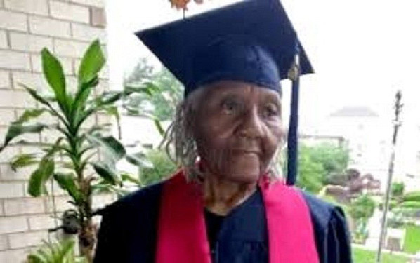 Ở tuổi 89 và có 12 người con, cụ bà vẫn tốt nghiệp trường đại học danh giá Ảnh 2