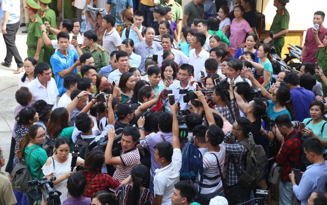 Luật sư bào chữa cho bác sĩ Hoàng Công Lương: ‘Tôi hài lòng với phán quyết của HĐXX’ Ảnh 2
