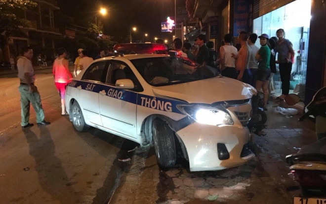 Xe CSGT đang đi làm nhiệm vụ va chạm liên hoàn, 1 quân nhân tử vong Ảnh 2