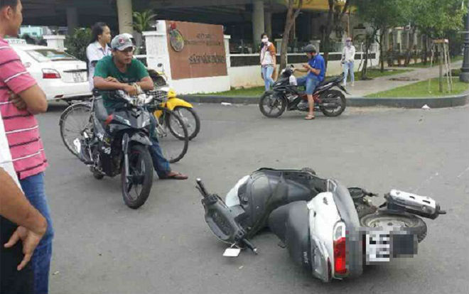 Mẹ ngã xe trong lúc đuổi bắt cướp, con trai 8 tuổi ngồi sau tử vong Ảnh 2