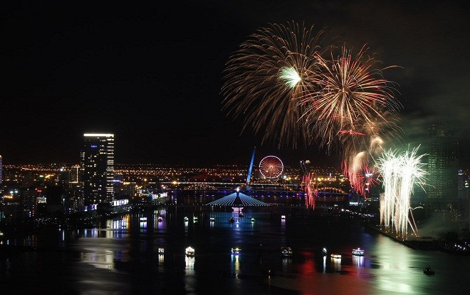 Ngắm màn tranh tài giữa đội Thụy Điển và Bồ Đào Nha tại Lễ hội pháo hoa Quốc tế từ trên cao Ảnh 2