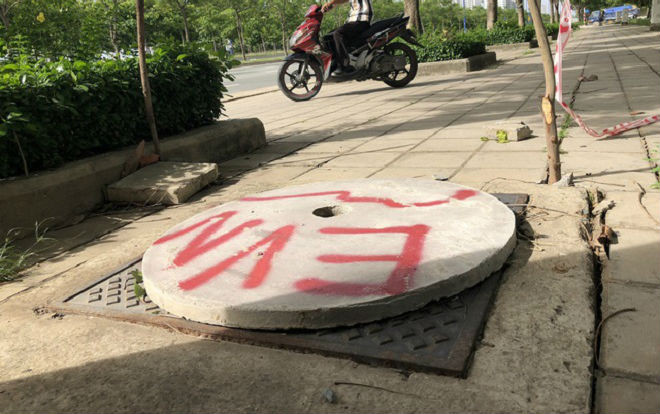 Khắc phục tạm những hố ga bị mất nắp trên đại lộ đẹp nhất Sài Gòn Ảnh 2